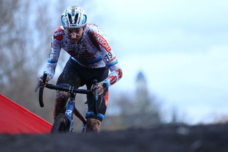 Michael Vanthourenhout batte Laurens Sweeck e conquista il titolo belga di ciclocross
