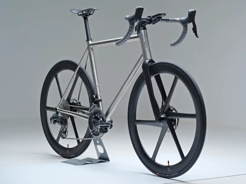 Rocket Granite X Cycling Ceramic bici da strada personalizzata in titanio, angolata