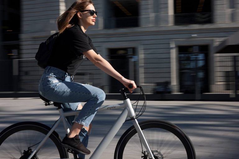 Dimagrire andando in bici: come pedalare per perdere peso in modo efficace e divertente