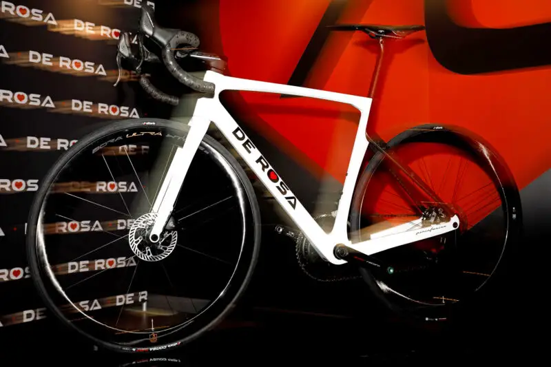 2023 De Rosa 70 Settanta bici da strada aerodinamica in carbonio leggera, progettata da Pininfarina, non lato guida