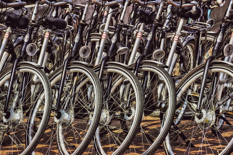 La guida definitiva all’abbigliamento tecnico per ciclisti: come scegliere il meglio per pedalare con comfort e sicurezza