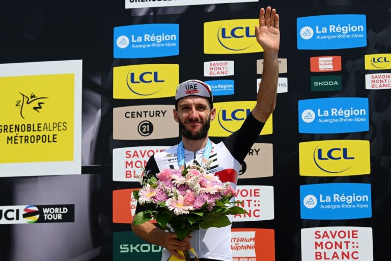 Gianetti afferma che Adam Yates è co-leader del Tour de France degli Emirati Arabi Uniti insieme a Pogacar