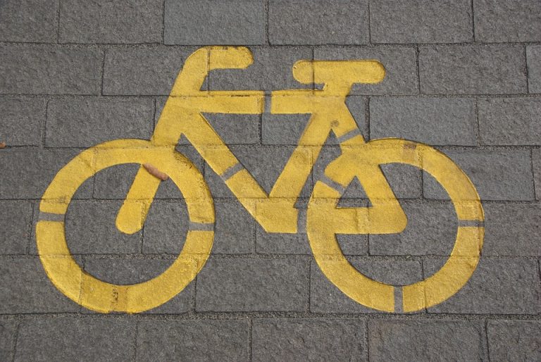 Pedala senza muoverti: scopri i benefici della bicicletta stazionaria