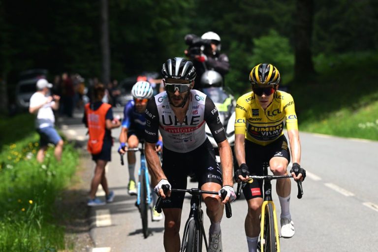 Pogacar e Yates si dirigono a Sestriere per preparare il Tour de France