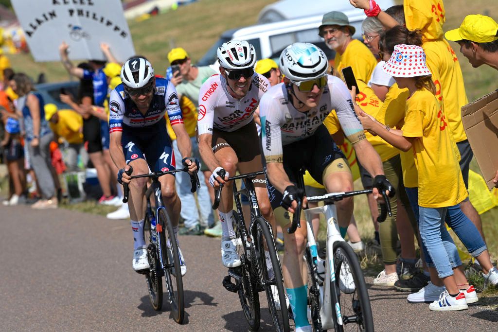 Ben O’Connor si gode l’attacco veloce e caotico della tappa 19 del Tour de France