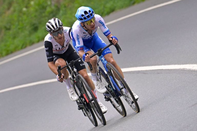 La rivalità tra fratelli protagonista dello spettacolo Yates-Yates nell’apertura del Tour de France