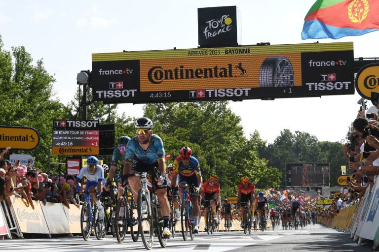 Mark Cavendish nella prima tappa sprint del Tour de France: Segnali promettenti nonostante l’assenza di record