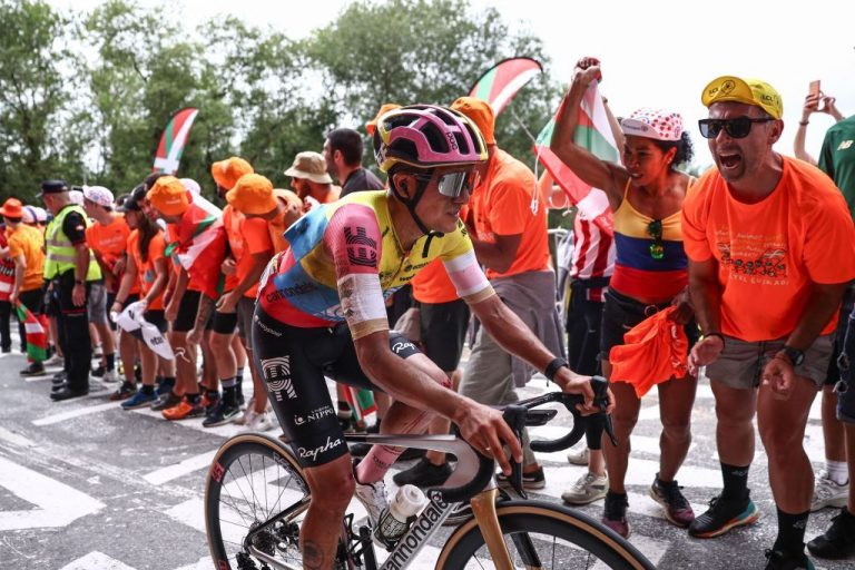 Richard Carapaz lascia il Tour de France con un duro colpo per EF Education-EasyPost