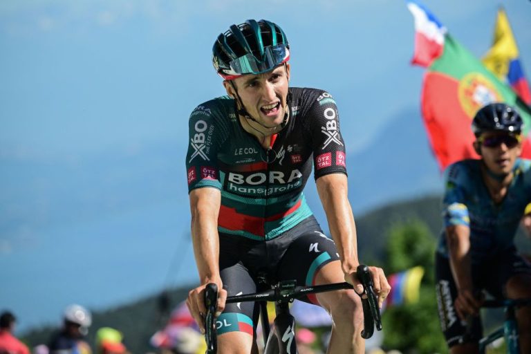 ‘Stavo per rimanere senza benzina’ – Hindley rimane il terzo uomo del Tour de France sul Grand Colombier