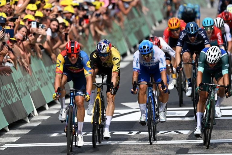 Tour de France, tappa 11 in diretta: una sfida sprint a Moulins